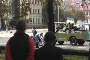 В Харькове милиция патрулирует улицы на бронемашинах