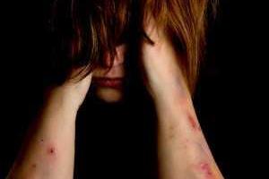 На Раховщине двое парней изнасиловали 16-летнюю девушку 