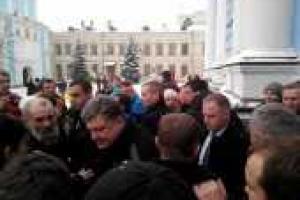 Порошенко два часа молился за Украину в Михайловском соборе