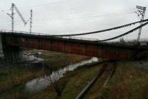 Почему взорванный мост в Мариуполе не охранялся?
