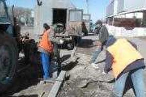 Специалисты «ЭЛУА» проводят ямочный ремонт дорог при помощи шлака