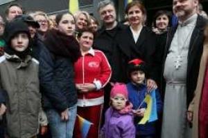 Порошенко на встрече с украинцами Дрездена: Делаем все, чтобы вы хотели вернуться домой