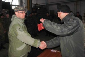 Защитникам Мариуполя вручили награды и грамоты