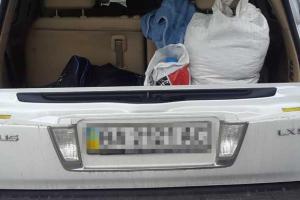 На Житомирщине задержан водитель угнанного «Лексуса» с янтарем в багажнике 