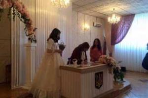 В Киеве прошла первая нетрадиционная свадьба транссексуала и лесбиянки