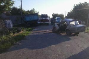В Геническе водитель ВАЗа на полной скорости влетел в ЗИЛ