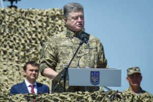 Порошенко: Три батальона и один дивизион отправляются в Мариуполь