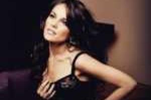 Сати Казанова удивила фанатов фото в свадебном платье