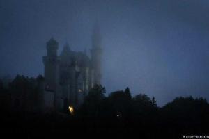 Фото дня: Сказочный замок Нойшванштайн в тумане