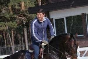 Нарден Онищенко упал с коня и травмировался