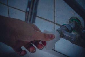 В "ЛНР" началась спекуляция, за ведро питьевой воды просят деньги - местные жители