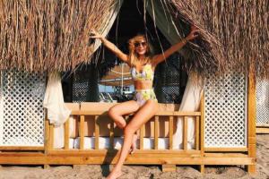 Красавица Глюкоза поделилась яркими фото из жаркой страны