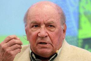 Лев Дуров попал в больницу, врачи борются за его жизнь