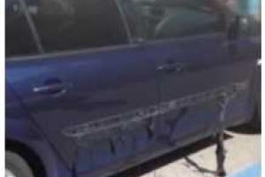 В сети показали видео, как из-за высокой жары плавятся машины