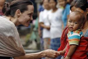Анджелина Джоли снимет мультик об афганской девочке
