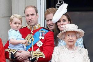 Британская королевская семья обеспокоена: маленький принц Джордж стал мишенью