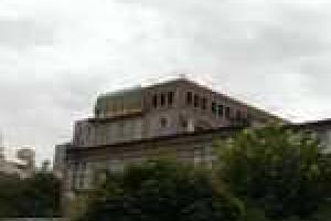 Как в Киеве сносят лишние этажи скандальной новостройки