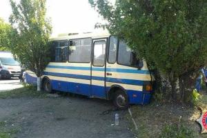 Под Донецком произошло столкновение нескольких автомобилей и рейсового автобуса 