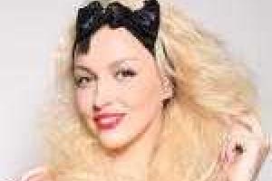 Суперблондинка Полякова похвасталась фигурой в розовом бикини