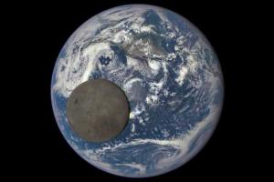 Обнародован редкий снимок темной стороны Луны