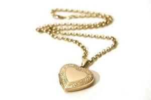 В Киеве милиция поймала мужчину, который срывал украшения с женщин