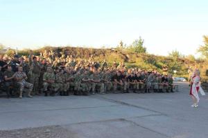 Оксана Билозир выступила с концертом перед военнослужащими АТО