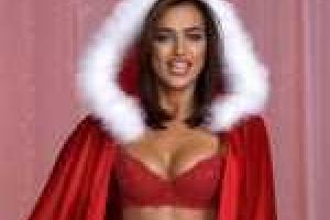 Ирина Шейк привлекла внимание откровенным нарядом