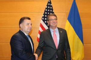 Полторак пригласил главу Пентагона посетить Украину