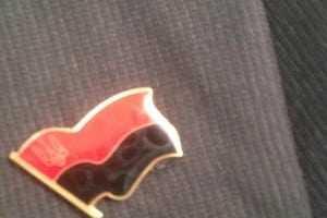 В Мариуполе сотрудники милиции перепутали флаг УПА и "ДНР"