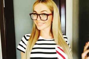 Звезда "Универа" показала свой округлившийся живот