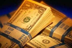 В Киеве "кума Гройсмана" выманила у жителей почти три миллиона долларов