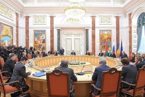 Трехсторонняя группа в Минске сегодня вновь постарается принять соглашение об отводе вооружений