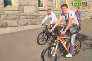 Харьковские депутаты пересели с иномарок на велосипеды