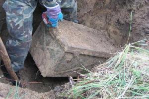 Житель Свердловска нашел на шахте арсенал оружия, патронов и даже сабли