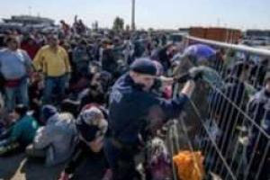 Евросоюз настигла большая проблема: Беженцы хлынули в Австрию