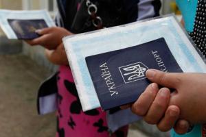 Ровенские спасатели доставили семью вынужденных переселенцев из Макеевки к новому месту жительства