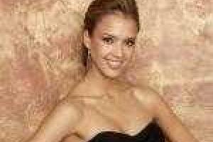 Полуобнаженная Джессика Альба появилась на обложке журнала