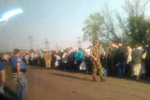 Из Донецкой области массово бегут местные жители