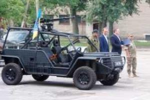 Бойцам АТО поставили новый тактический внедорожник "Фантом"