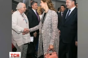 Жена Порошенко засветилась с сумочкой за полмиллиона