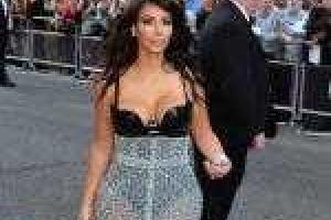 Ким Кардашьян показала свой огромный бюст