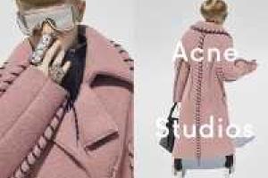 Двенадцатилетний мальчик снялся в рекламе женской одежды на каблуках