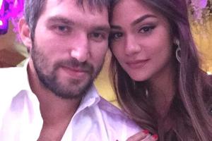 Овечкин надел кольцо с бриллиантами на палец дочери Глаголевой