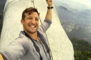 По статистике, селфи более опасно для жизни, чем нападение акул