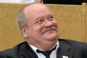 Зотов опроверг сообщения о том, что он застрял в люке танка