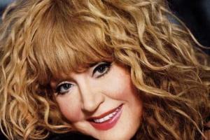 Алла Пугачева показала свои стройные ножки