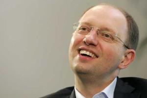 Яценюк сообщил, что реформа предусматривает освобождение 9000 действующих судей 