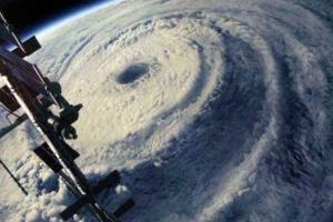 В сети появилось видео из космоса урагана "Патриция", который уничтожает Мексику
