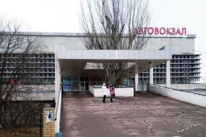 Житель Луганска сообщил, что на городском автовокзале появились сине-желтые кресла