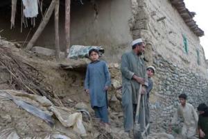 Число погибших в результате землетрясения в Азии превысило 300